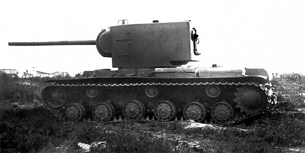 Иллюстрация к книге — Тяжёлый танк КВ-2 [i_040.jpg]