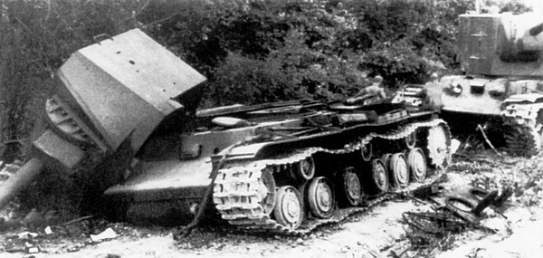 Иллюстрация к книге — Тяжёлый танк КВ-2 [i_081.jpg]