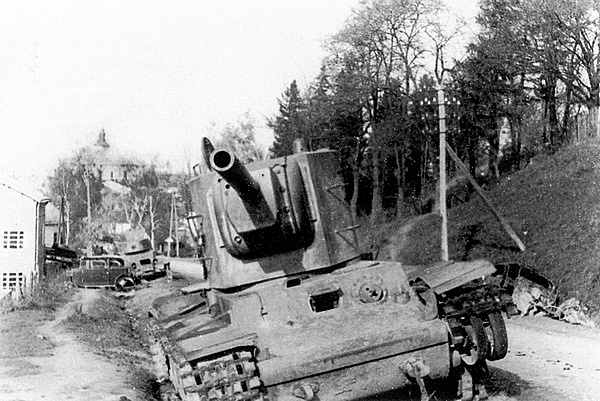 Иллюстрация к книге — Тяжёлый танк КВ-2 [i_082.jpg]