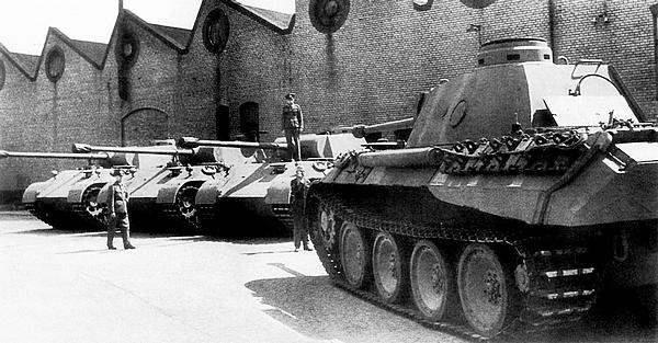 Иллюстрация к книге — Тяжёлый танк «Пантера». Первая полная энциклопедия [i_026.jpg]