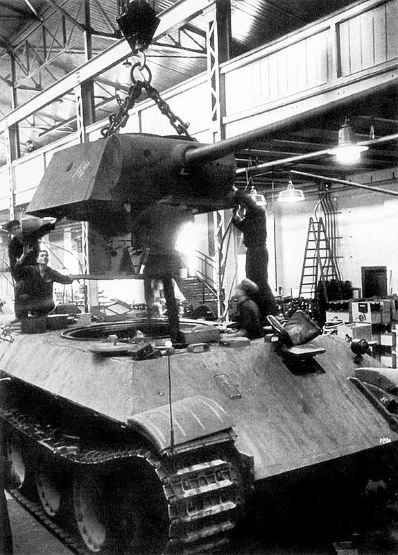 Иллюстрация к книге — Тяжёлый танк «Пантера». Первая полная энциклопедия [i_030.jpg]