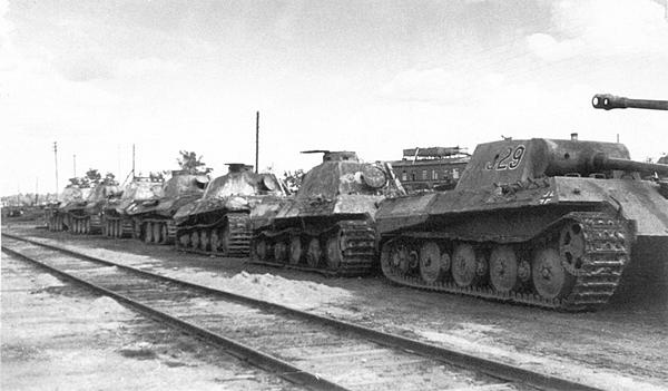 Иллюстрация к книге — Тяжёлый танк «Пантера». Первая полная энциклопедия [i_228.jpg]