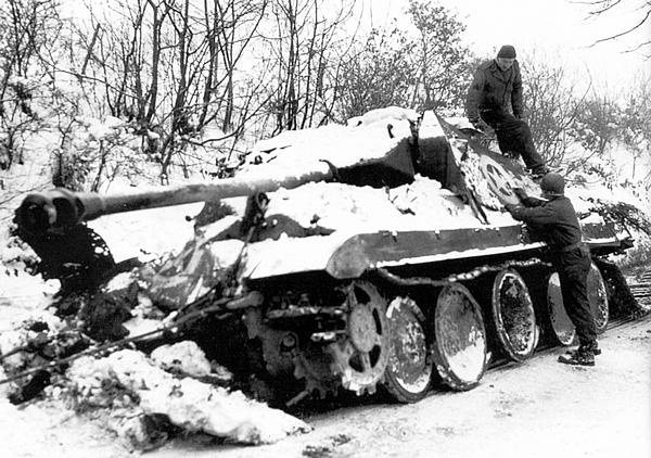 Иллюстрация к книге — Тяжёлый танк «Пантера». Первая полная энциклопедия [i_276.jpg]