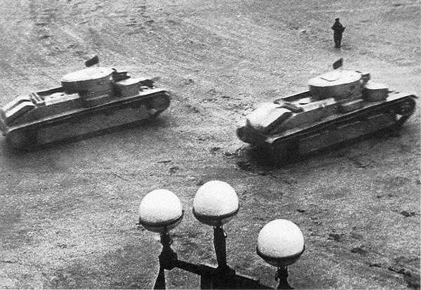 Иллюстрация к книге — Средний танк Т-28. Трёхглавый монстр Сталина [i_018.jpg]