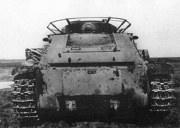 Иллюстрация к книге — Средний танк Т-28. Трёхглавый монстр Сталина [i_034.jpg]