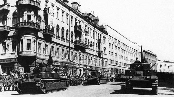 Иллюстрация к книге — Средний танк Т-28. Трёхглавый монстр Сталина [i_058.jpg]