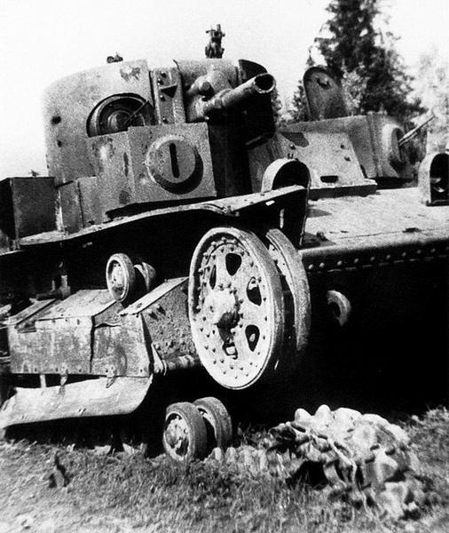 Иллюстрация к книге — Средний танк Т-28. Трёхглавый монстр Сталина [i_066.jpg]