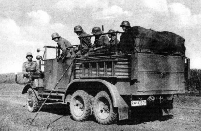 Иллюстрация к книге — Полуторатонные грузовики Германии 1939—1945 гг. [img_28.jpg]