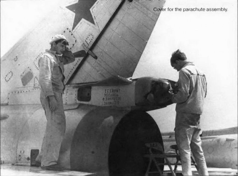 Иллюстрация к книге — Истребитель-бомбардировщик Су-17 [img_101.jpg]