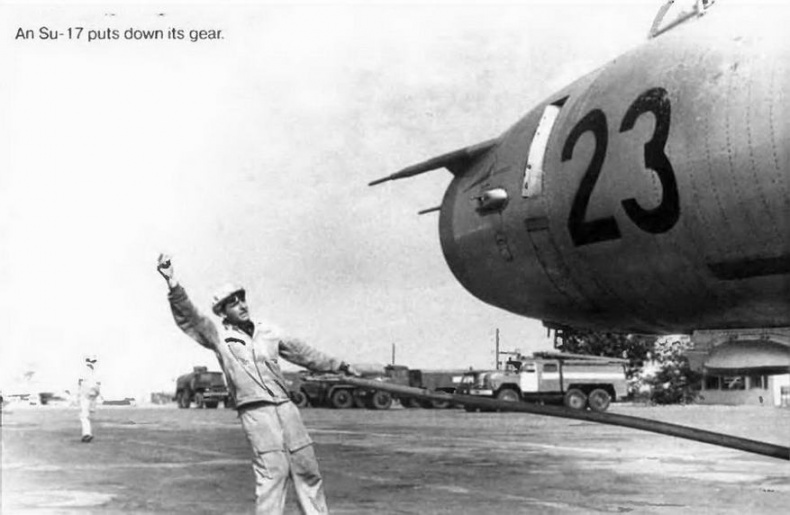Иллюстрация к книге — Истребитель-бомбардировщик Су-17 [img_102.jpg]