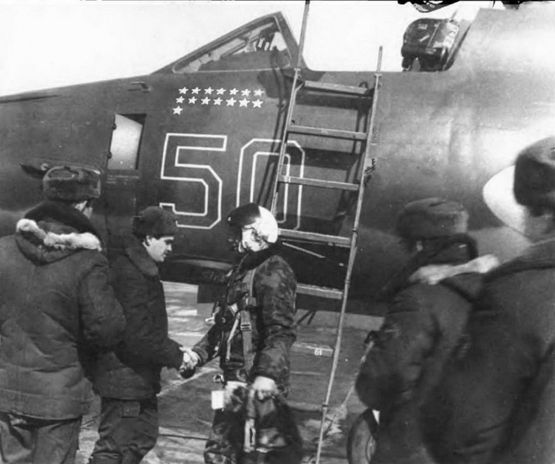 Иллюстрация к книге — Истребитель-бомбардировщик Су-17 [img_112.jpg]