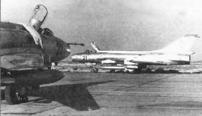 Иллюстрация к книге — Истребитель-бомбардировщик Су-17 [img_12.jpg]