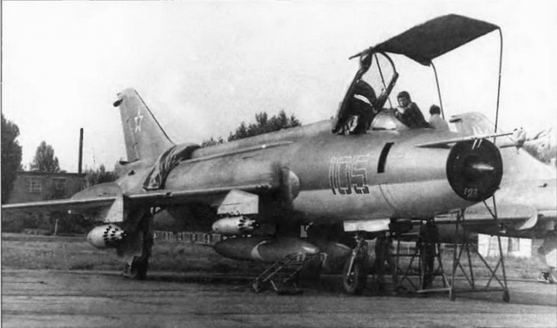 Иллюстрация к книге — Истребитель-бомбардировщик Су-17 [img_14.jpg]