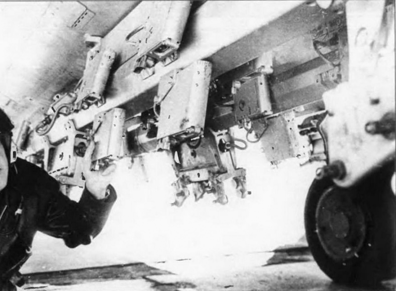 Иллюстрация к книге — Истребитель-бомбардировщик Су-17 [img_150.jpg]