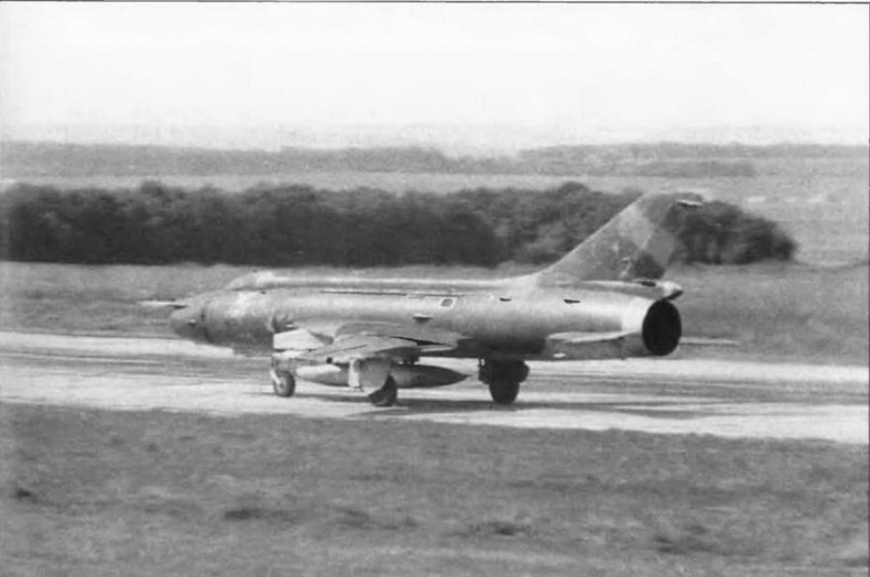 Иллюстрация к книге — Истребитель-бомбардировщик Су-17 [img_21.jpg]