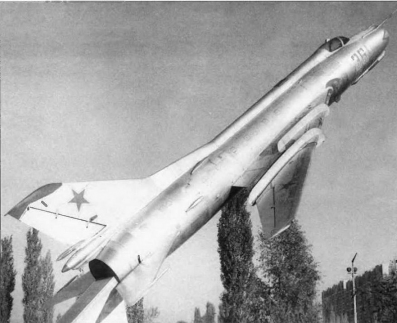 Иллюстрация к книге — Истребитель-бомбардировщик Су-17 [img_43.jpg]