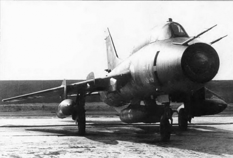 Иллюстрация к книге — Истребитель-бомбардировщик Су-17 [img_57.jpg]