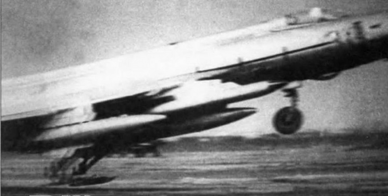 Иллюстрация к книге — Истребитель-бомбардировщик Су-17 [img_8.jpg]