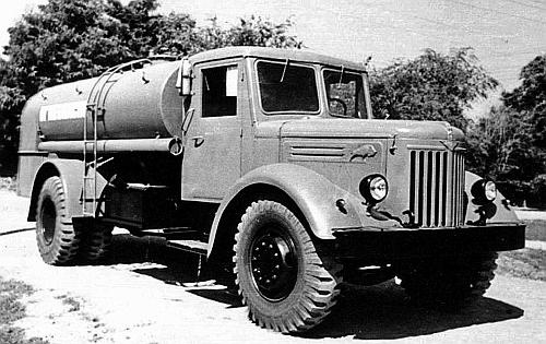 Иллюстрация к книге — Автомобили Советской Армии 1946-1991 [_112.jpg]