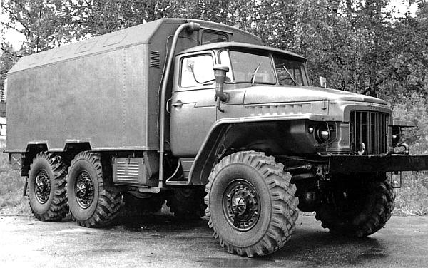 Иллюстрация к книге — Автомобили Советской Армии 1946-1991 [_223.jpg]
