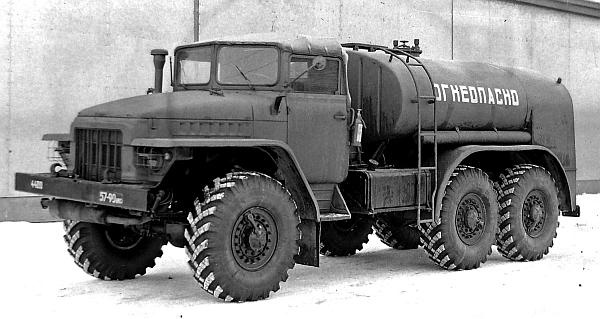 Иллюстрация к книге — Автомобили Советской Армии 1946-1991 [_227.jpg]