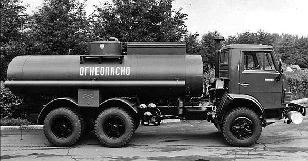 Иллюстрация к книге — Автомобили Советской Армии 1946-1991 [_279.jpg]