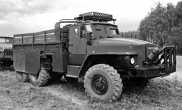 Иллюстрация к книге — Автомобили Советской Армии 1946-1991 [_302.jpg]