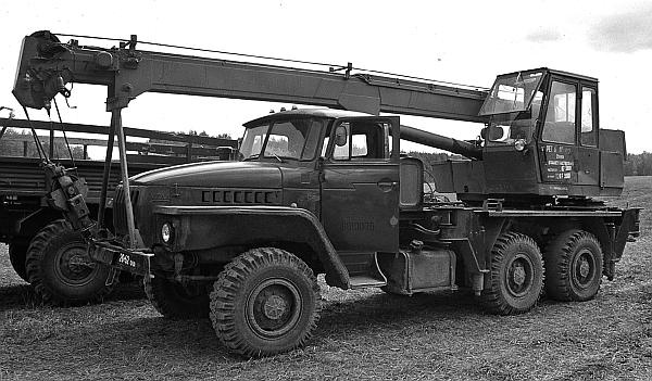 Иллюстрация к книге — Автомобили Советской Армии 1946-1991 [_303.jpg]