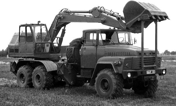 Иллюстрация к книге — Автомобили Советской Армии 1946-1991 [_318.jpg]