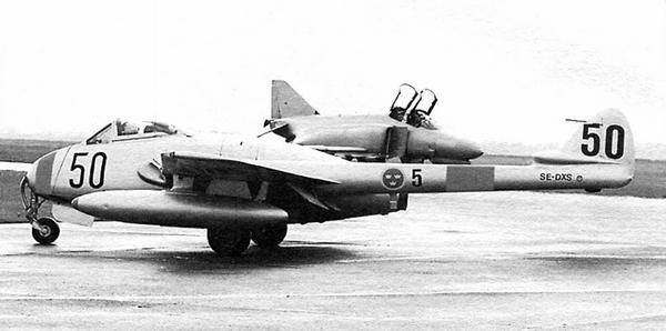 Иллюстрация к книге — Истребитель Де Хэвилленд «Вампир» [i_038.jpg]