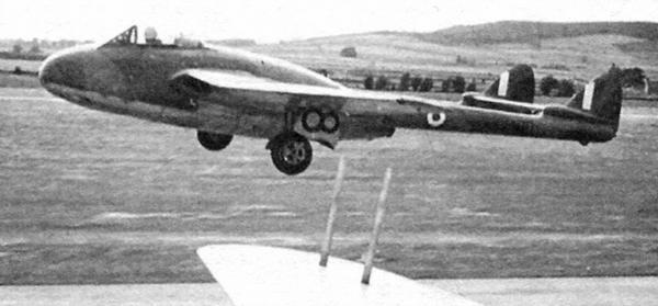 Иллюстрация к книге — Истребитель Де Хэвилленд «Вампир» [i_071.jpg]