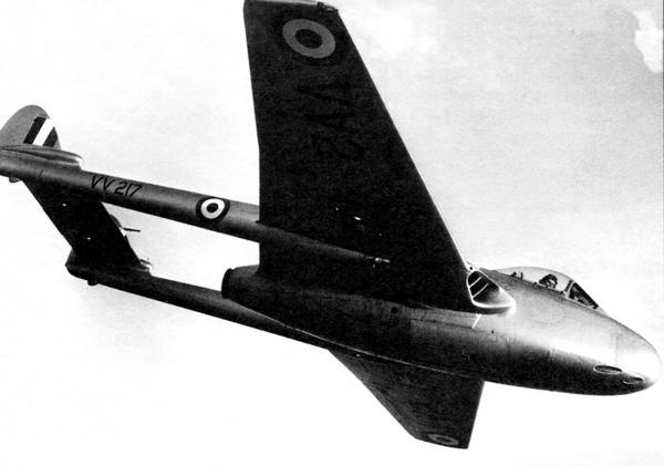 Иллюстрация к книге — Истребитель Де Хэвилленд «Вампир» [i_073.jpg]