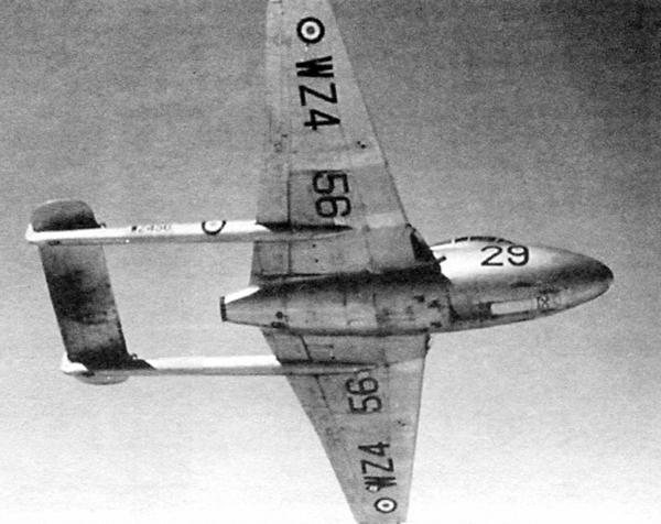 Иллюстрация к книге — Истребитель Де Хэвилленд «Вампир» [i_075.jpg]