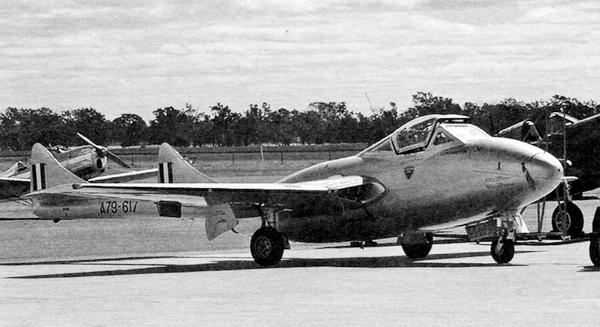 Иллюстрация к книге — Истребитель Де Хэвилленд «Вампир» [i_091.jpg]