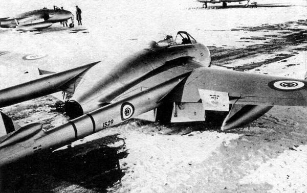 Иллюстрация к книге — Истребитель Де Хэвилленд «Вампир» [i_093.jpg]