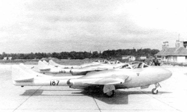 Иллюстрация к книге — Истребитель Де Хэвилленд «Вампир» [i_098.jpg]