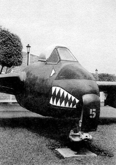Иллюстрация к книге — Истребитель Де Хэвилленд «Вампир» [i_102.jpg]
