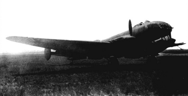 Иллюстрация к книге — Дальний бомбардировщик Ер-2. Самолет несбывшихся надежд [i_089.jpg]