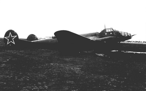 Иллюстрация к книге — Дальний бомбардировщик Ер-2. Самолет несбывшихся надежд [i_142.jpg]