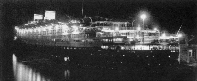 Иллюстрация к книге — Лайнеры на войне 1936-1968 гг. постройки [image141.jpg]