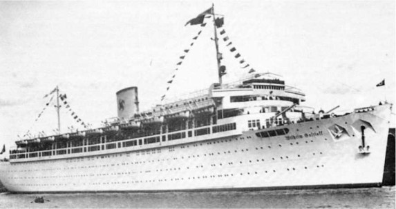 Иллюстрация к книге — Лайнеры на войне 1936-1968 гг. постройки [image143.jpg]