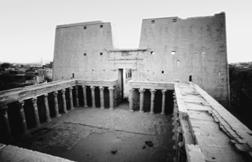 Иллюстрация к книге — Фивы [imgc0d5.jpg]