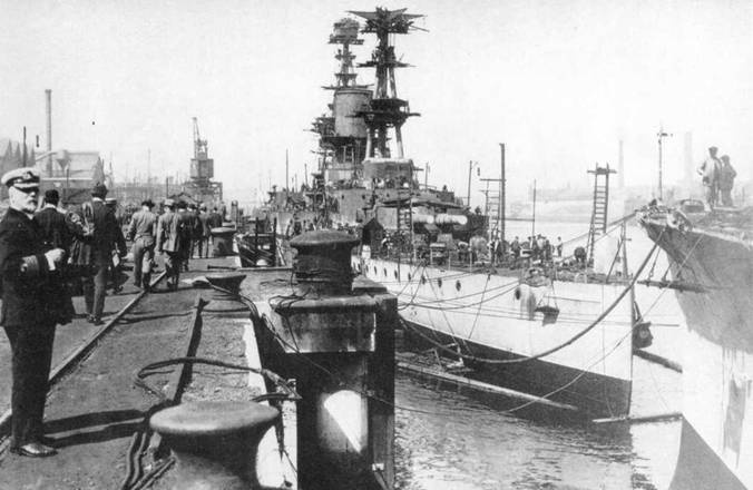 Иллюстрация к книге — Линейные крейсера Англии. Часть IV. 1915-1945 гг. [pic_89.jpg]