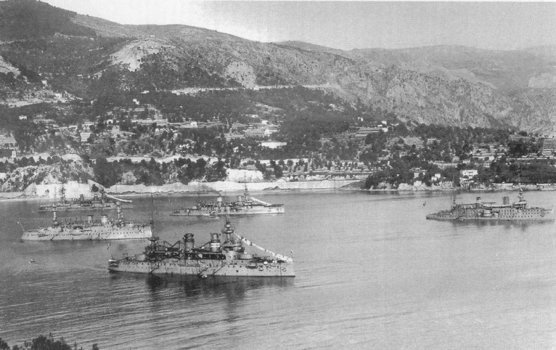 Иллюстрация к книге — Образцовые броненосцы Франции. Часть I. “Жорегибери”. 1891-1934 гг. [img_109.jpg]