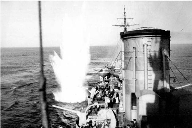 Иллюстрация к книге — Гвардейский крейсер «Красный Кавказ». [pic_110.jpg]