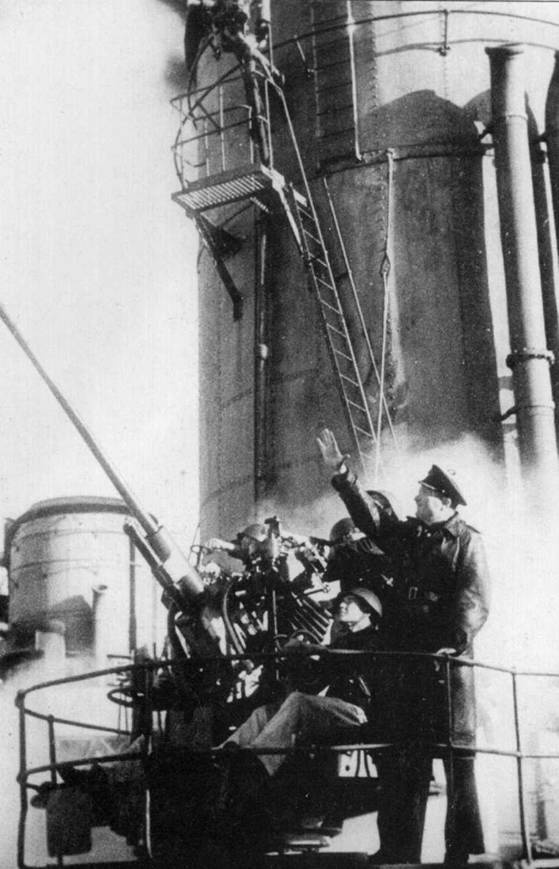 Иллюстрация к книге — Гвардейский крейсер «Красный Кавказ». [pic_133.jpg]