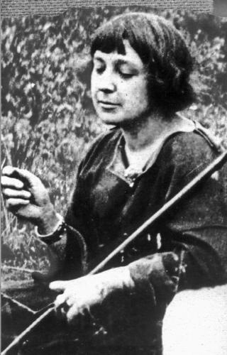 Иллюстрация к книге — Адреса любви: Москва, Петербург, Париж. Дома и домочадцы русской литературы [_12.cvetaeva.jpg]