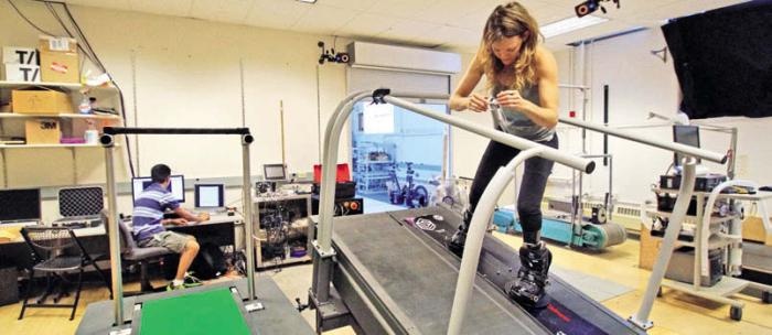 Иллюстрация к книге — Шаг вперед. История девушки, которая, потеряв ноги, научилась танцевать [_09_3.jpg]