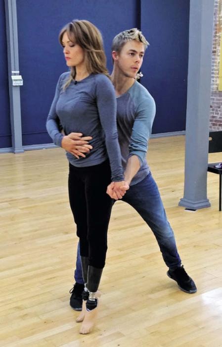 Иллюстрация к книге — Шаг вперед. История девушки, которая, потеряв ноги, научилась танцевать [_13_2.jpg]