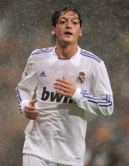 Иллюстрация к книге — Озил. Автобиография [i_019.jpg]